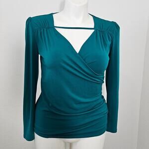 Bold elements cut to curve v neck long sleeve sz L